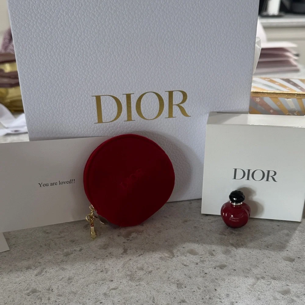 New in Box Dior Red Velvet Pouch with Miniature Perfume - Picture 1 of 10